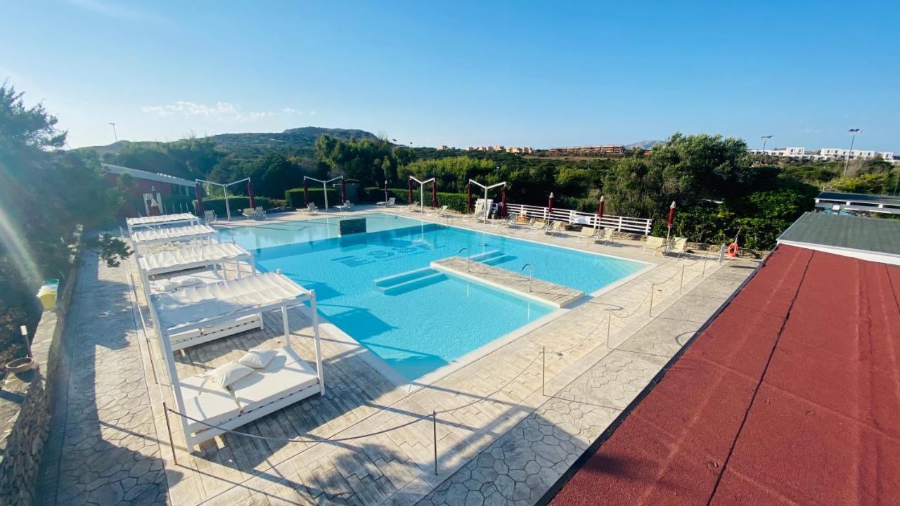Club Esse Sporting Hotel Stintino Bagian luar foto