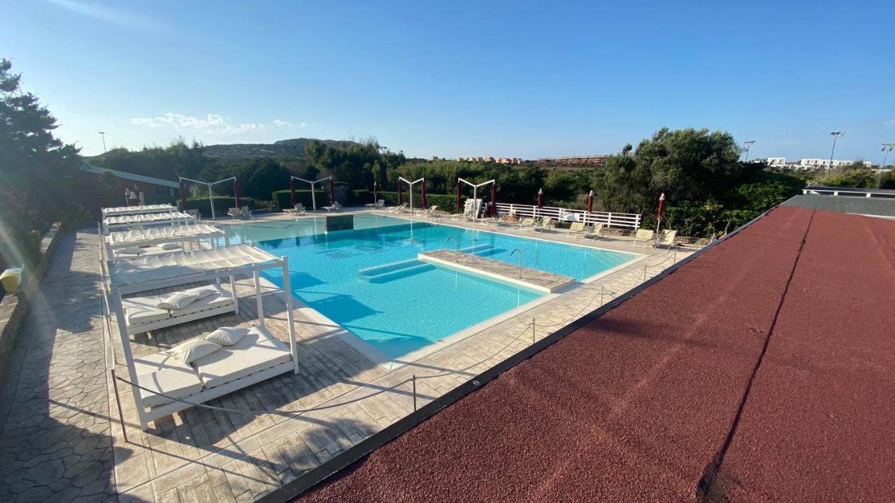 Club Esse Sporting Hotel Stintino Bagian luar foto