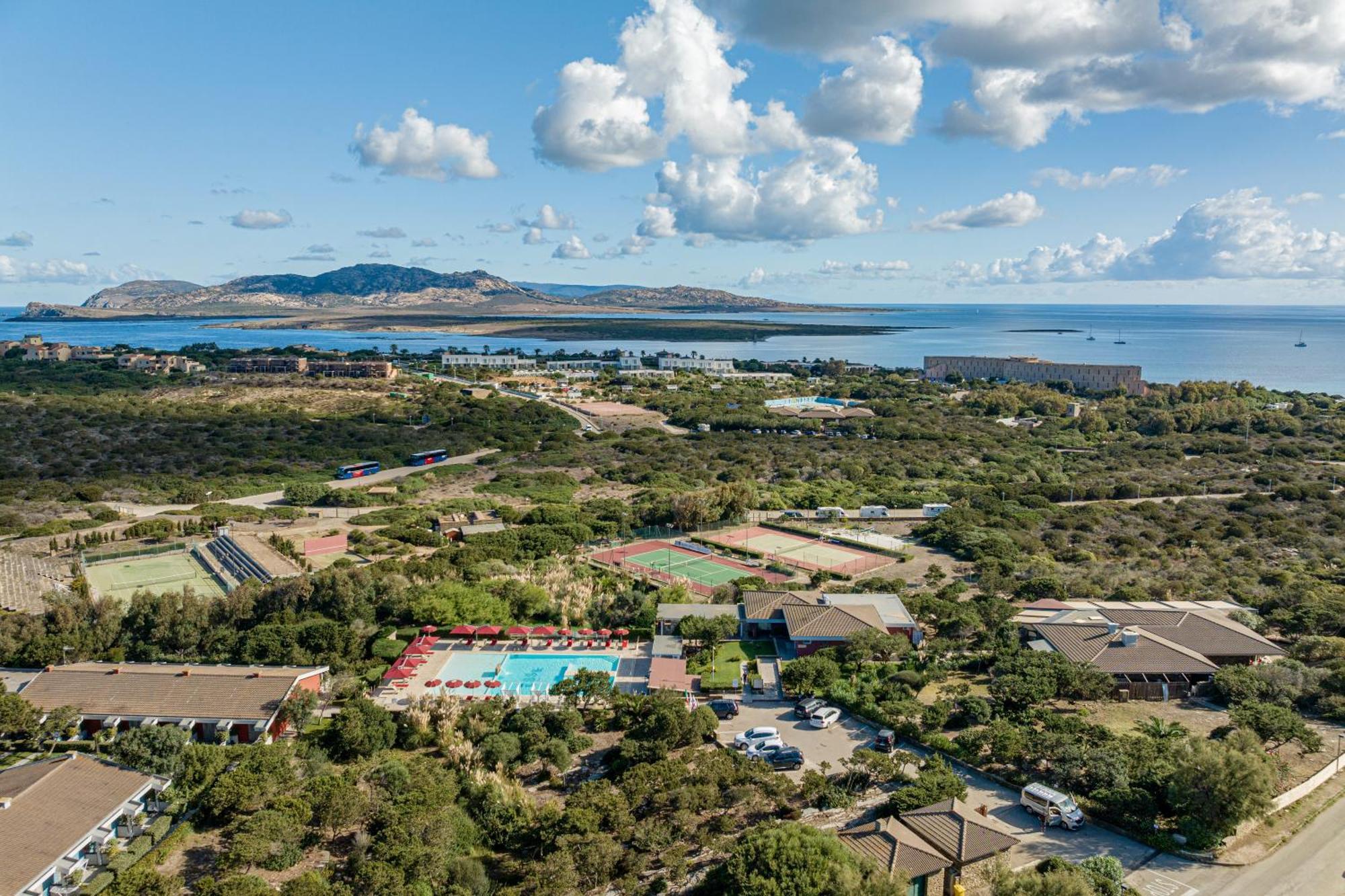 Club Esse Sporting Hotel Stintino Bagian luar foto