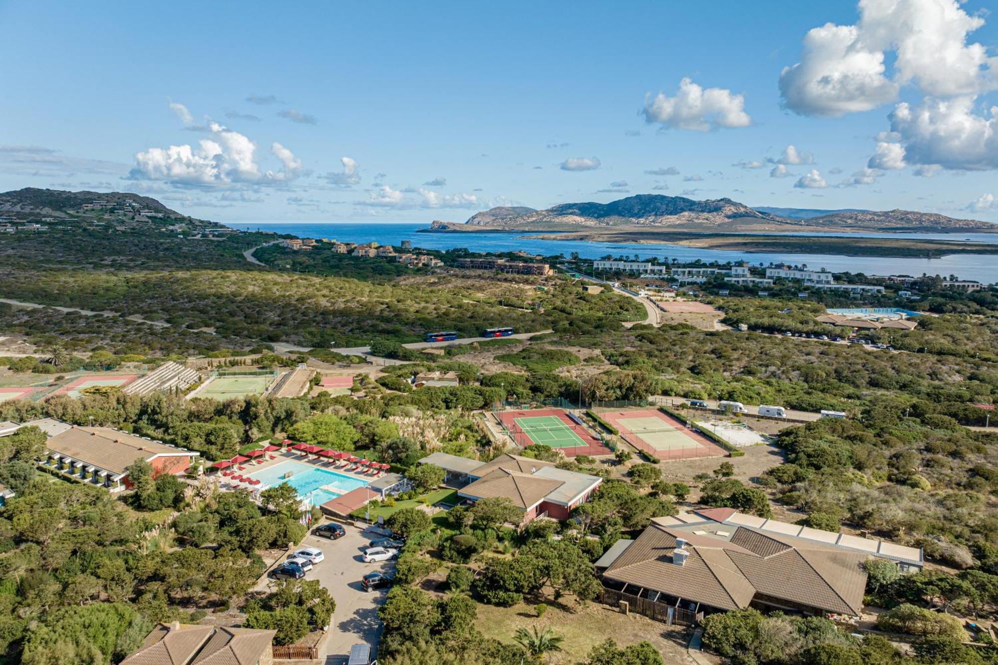 Club Esse Sporting Hotel Stintino Bagian luar foto
